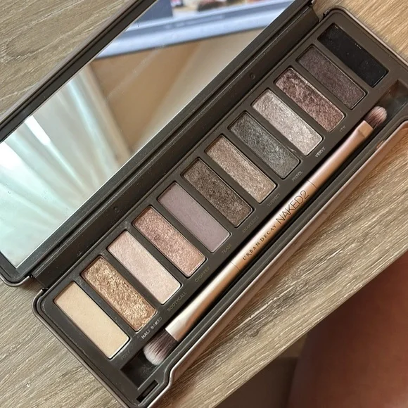 Urban Decay Naked 2 Palette - Picture 3 of 5